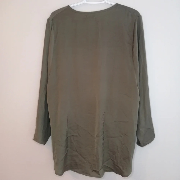 Urban Outfitters Silence and Noise Satin Two Tone Green Plunging Draped Blouse M - Picture 5 of 16